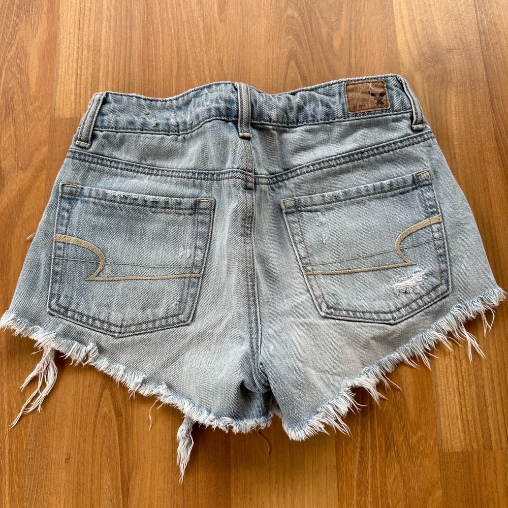 American Eagle, size 0, light washed denim shorts